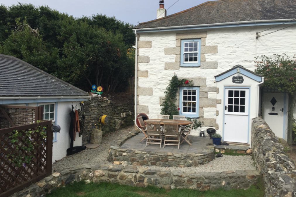 Country character cottage near the beach in Gwithian, Hayle. Near St Ives. Sleeps 4 people.